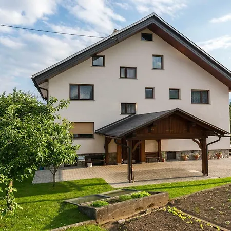 & Aleksandra ゲストハウス 3*